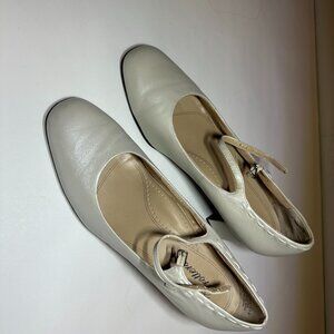 Women's Classic White Pump